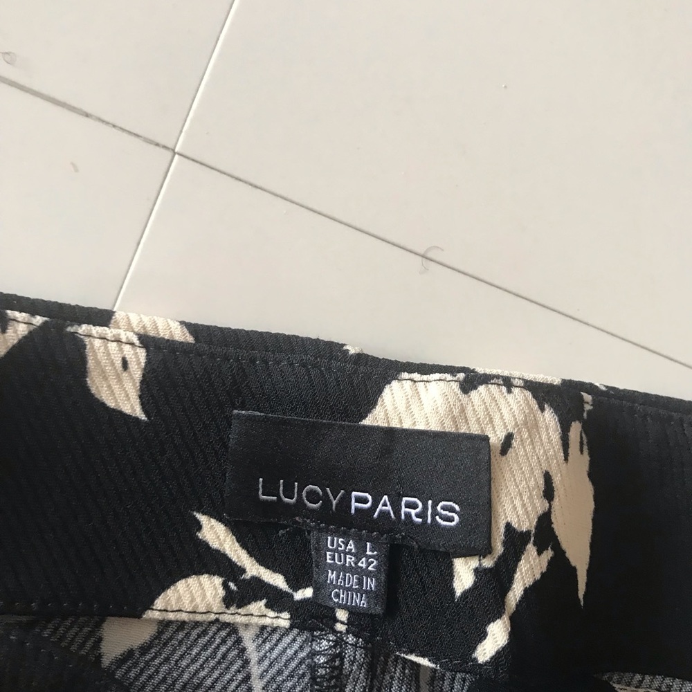 Lucy Paris black pants with flower print - Picture 3 of 5